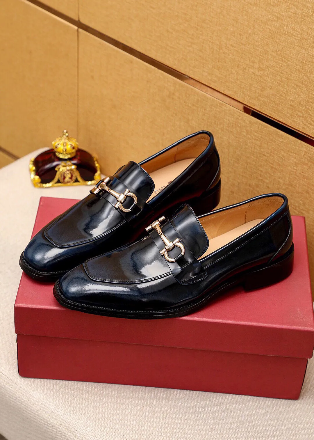Men's shoes 💰480 💐 Product trademark: Ferragamo "Ferragamo" casual leather shoes Regular size: 38-44 (45.46.47🉑️Customized) Product materials: Selected imported first-layer open-edge beaded cowhide leather upper + luxury hardware buckle, imported water-dyed cowhide leather lining. Strong three-dimensional visual effect, original rubber outsole Color: 2⃣️colors available